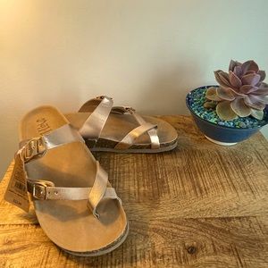 Mad Love Women’s size 8 rose gold sandals. NWT.
